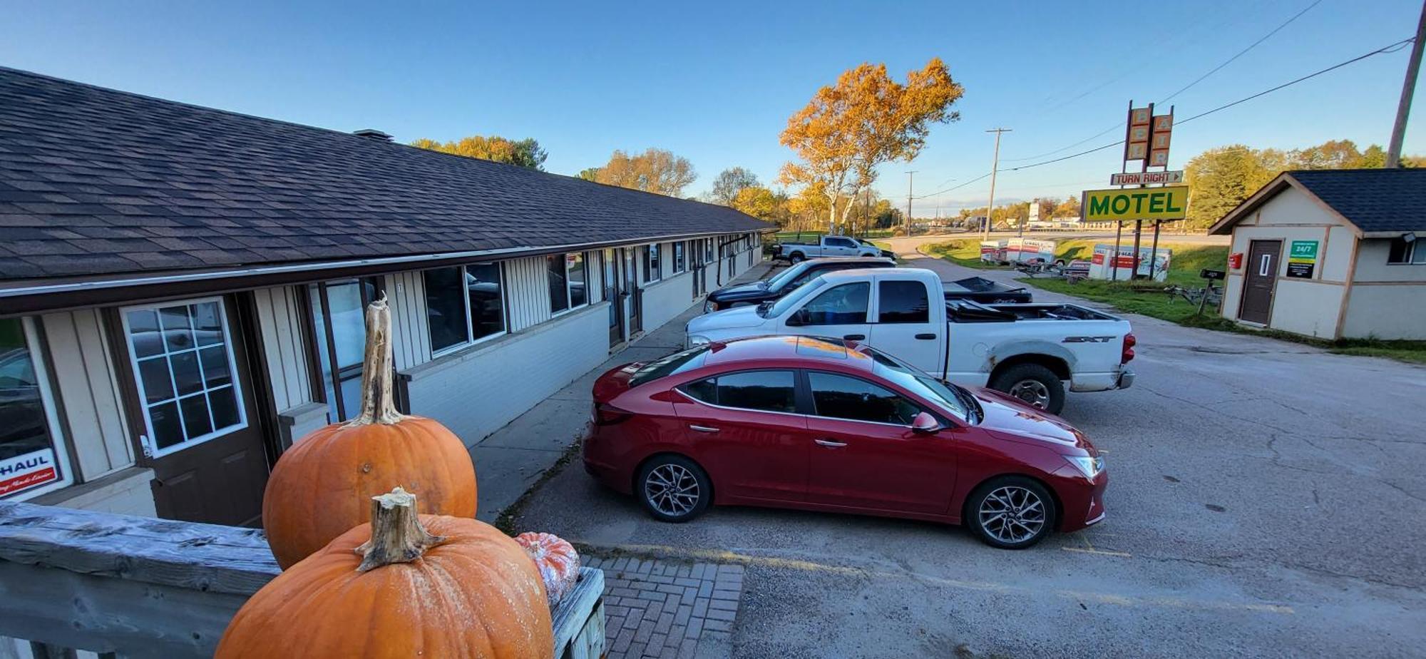 Happyland Inn Orillia Exterior photo